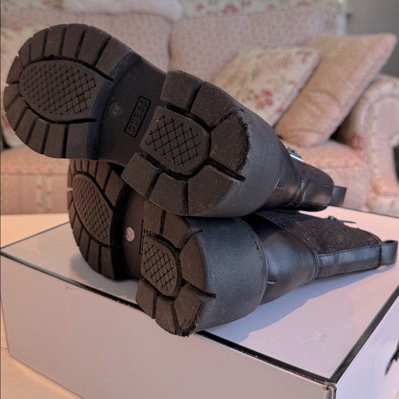 Guess Women's Black Lace-Up Combat Boots sz 9…with Box - Picture 7 of 10